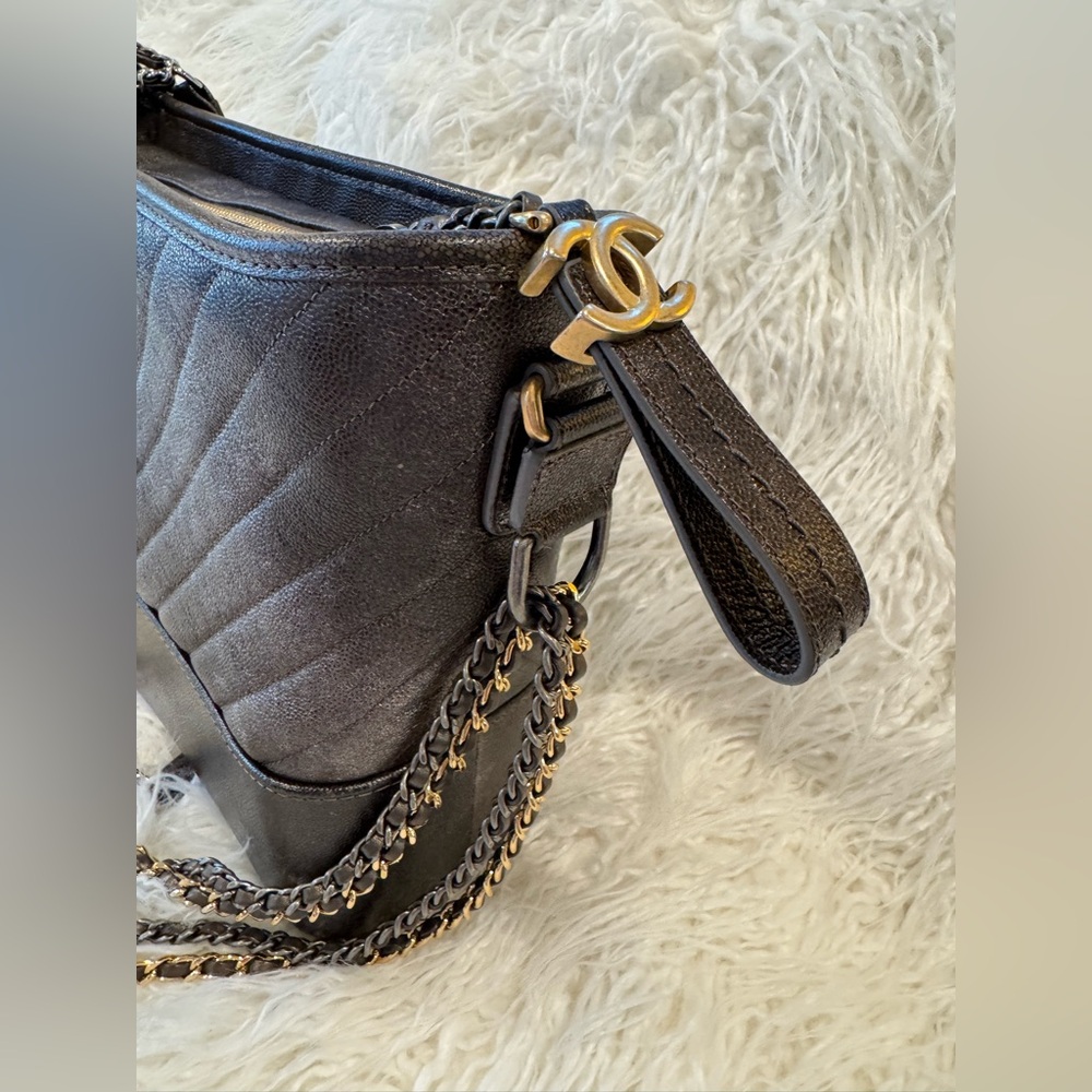 CHANEL Metallic Caviar Chevron Quilted Medium Gabrielle Hobo Dark Silver Gold - Picture 6 of 12